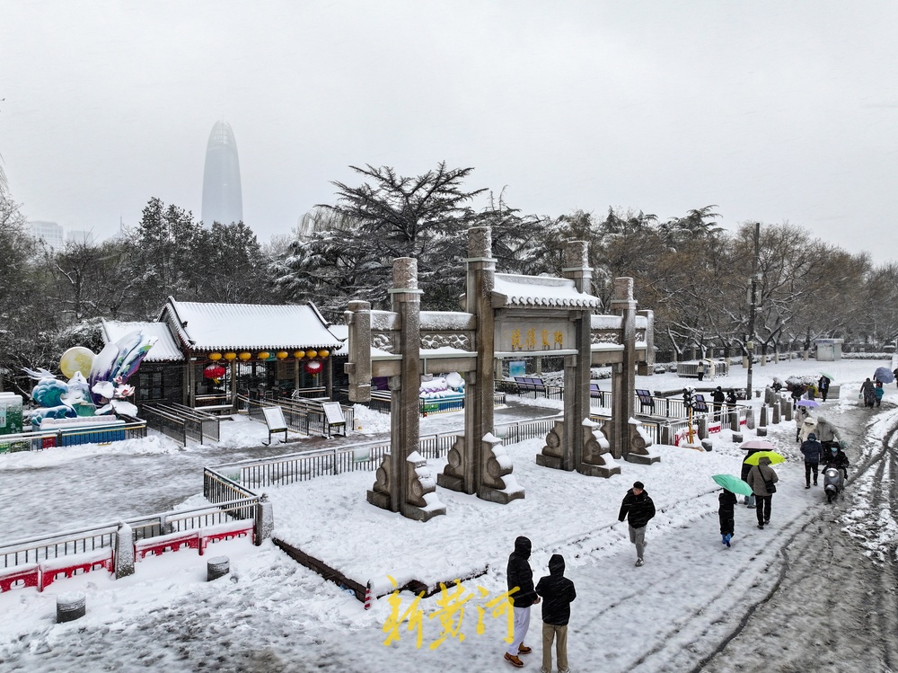 琼楼玉宇，如诗如画！无滤镜无特效的泉城雪景美爆了