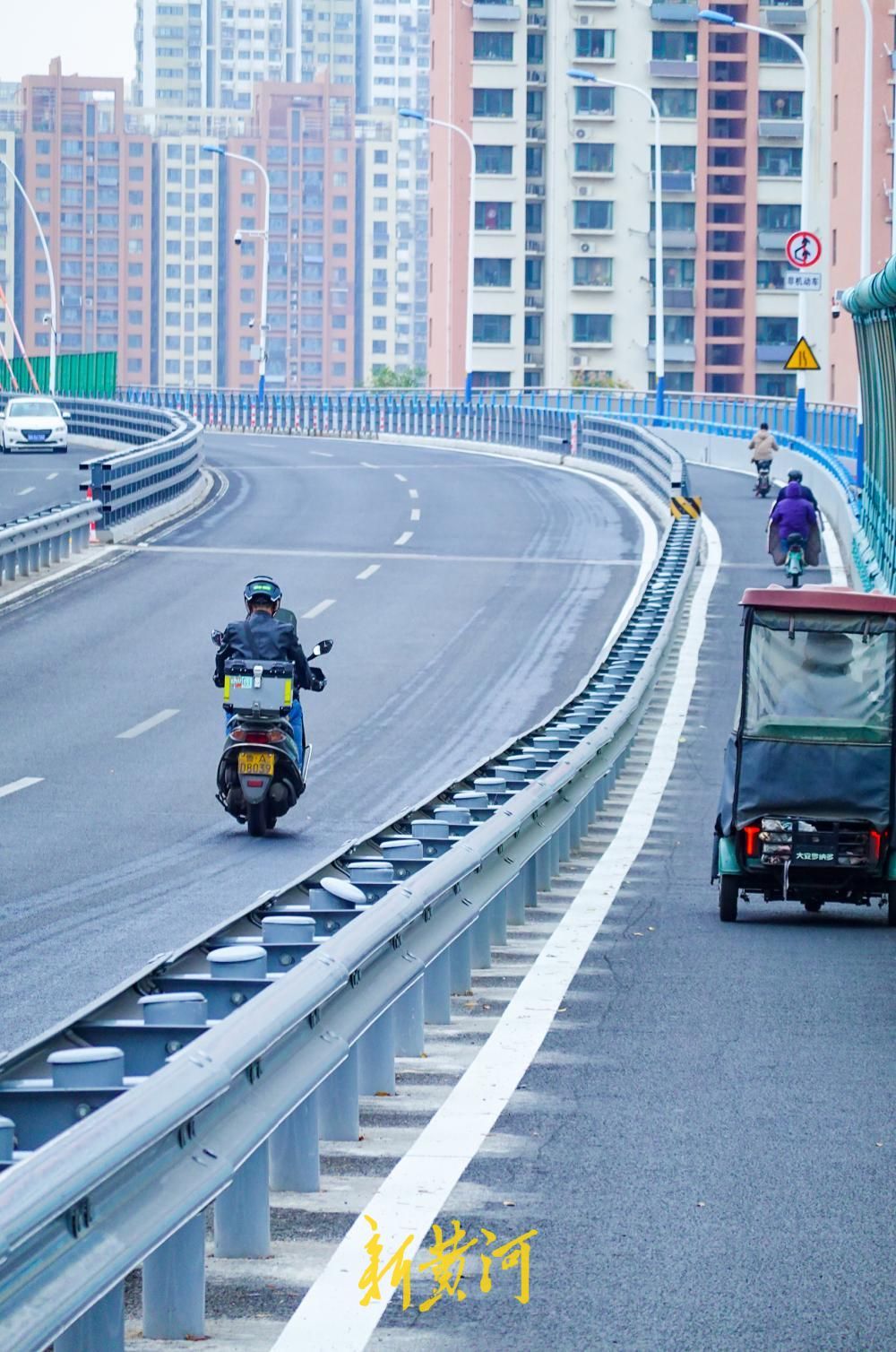 济南纬六路高架护栏上新，全面提升安全防护