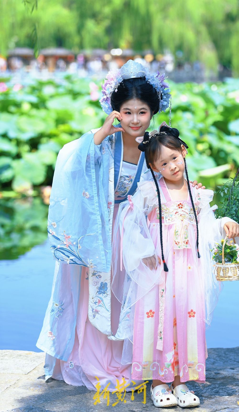 泉城秋日“热”度不减，老街泉边尽是惬意时光