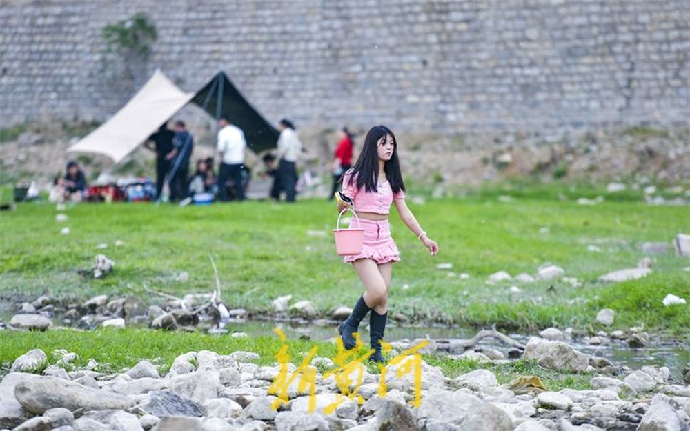 一年四季 泉在济南｜从“挤在人海”到“躺进山河”，乡村游迎来“帐篷热”