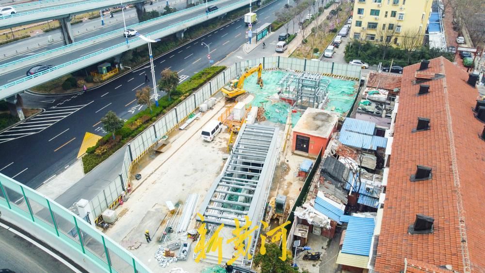 地铁4号线省体育中心站出入口初露真容，市民就医通勤更便捷