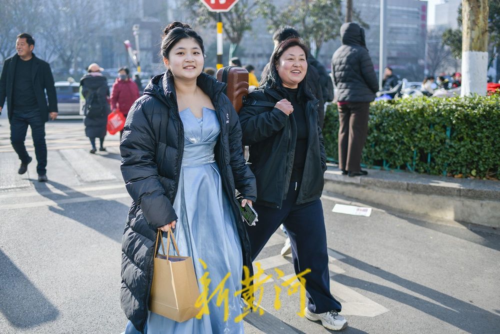 艺考音乐类专业考试开启，考生盛装素颜参加考试