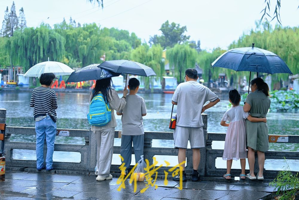 秋雨中邂逅济南明府城 感受别样古韵