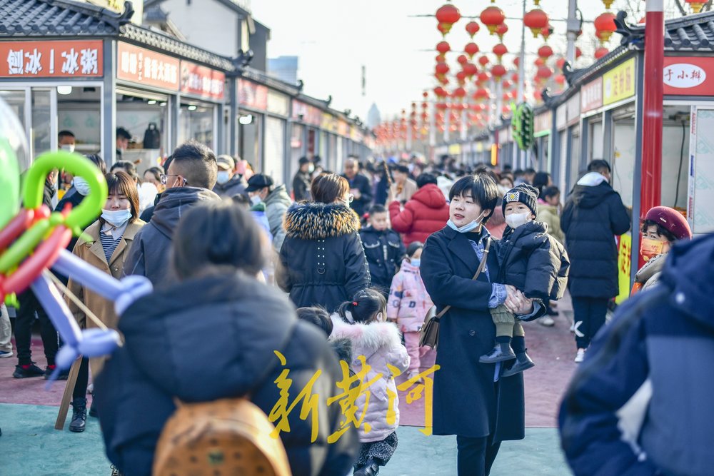 【我们的节日·春节】新春期间，济南一夜市变“庙会”，美食街开启“爆肚”模式