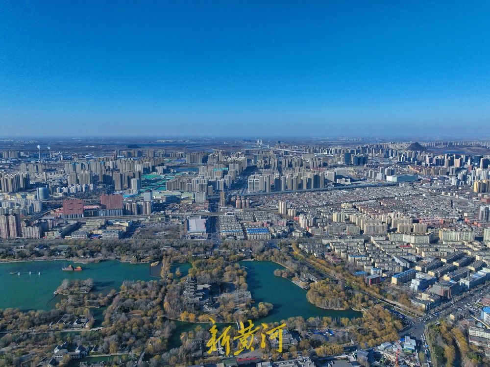 初春一片“泉城蓝” 大明湖水天一色美如画