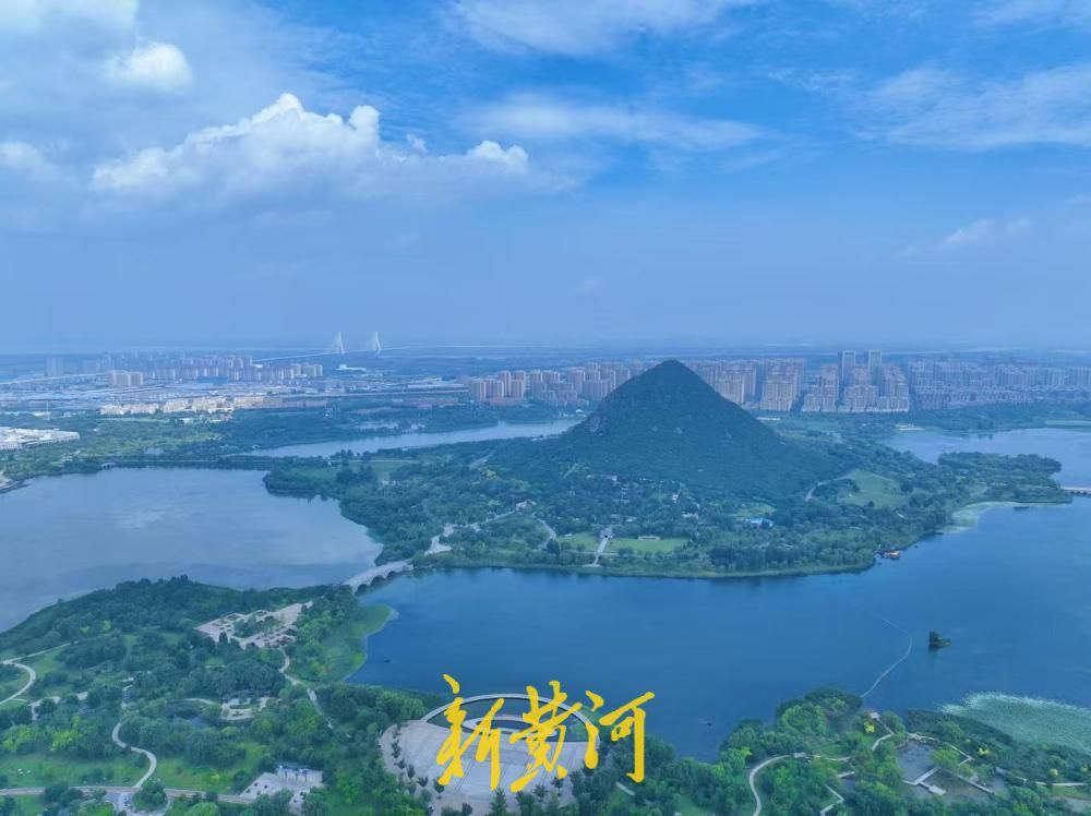 颜值拉满 济南华山湖蓝天白云水天一线