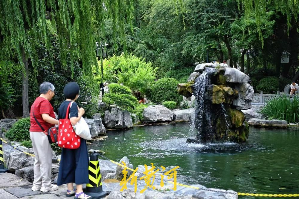 端午假期遇夏至，月牙飞瀑迎客来