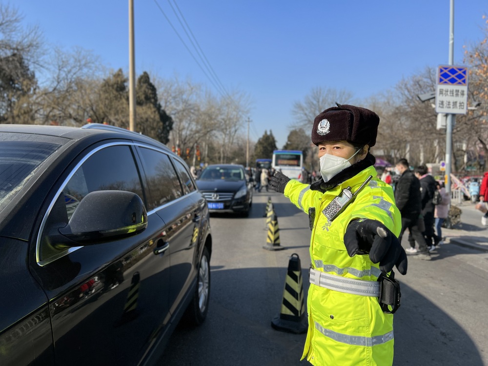 济南千佛山周边道路车辆“停行”有调整