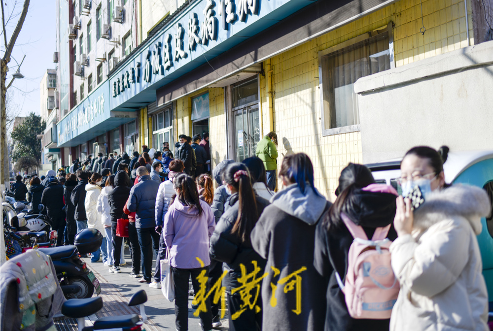 泉城餐饮行业复苏人员扩充 健康证办理迎高峰