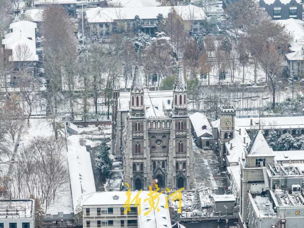 雪后的济南洪家楼教堂似童话世界里的冰雪城堡