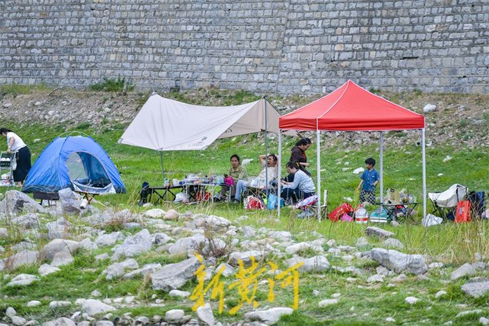 一年四季 泉在济南｜从“挤在人海”到“躺进山河”，乡村游迎来“帐篷热”