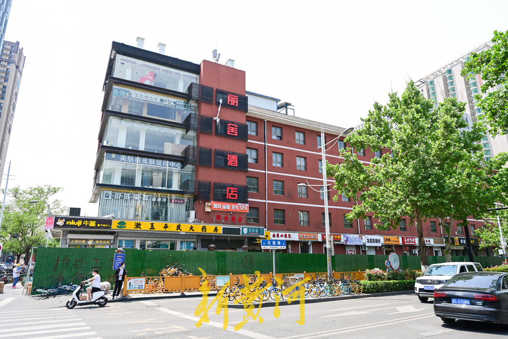 镜相| 花园路临街老办公楼拆除 将建新商业综合体 - 济南社会 - 舜网