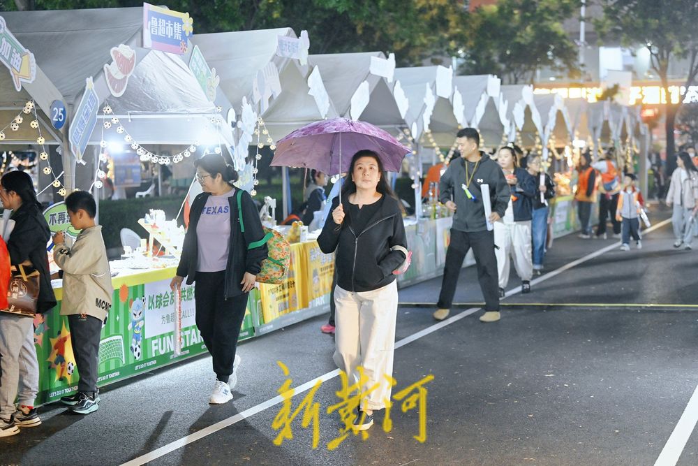 鲁超集市点燃市民足球热情  