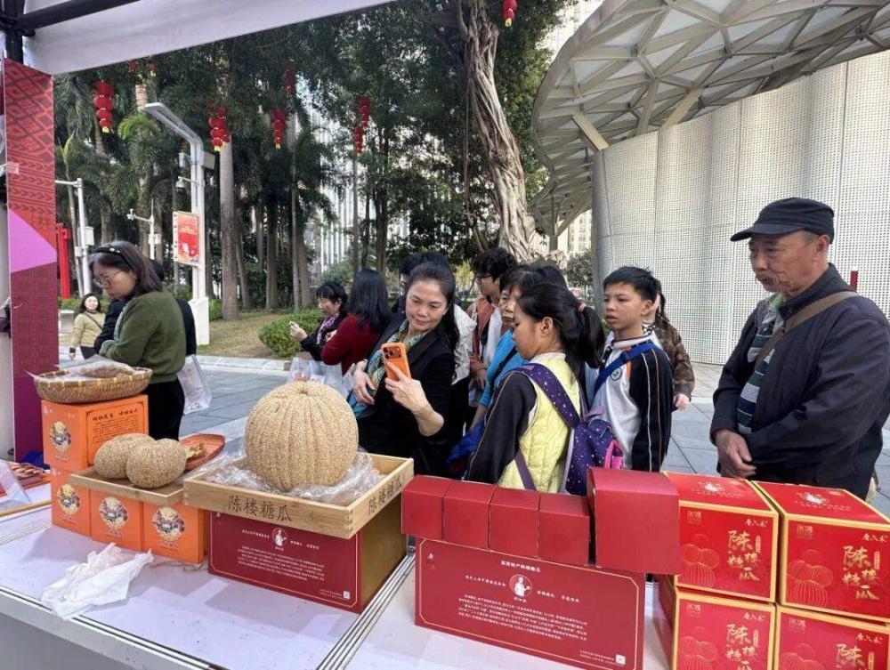 莱芜糖瓜代表山东亮相非遗年货购物月，“北方甜蜜”引爆南方市场