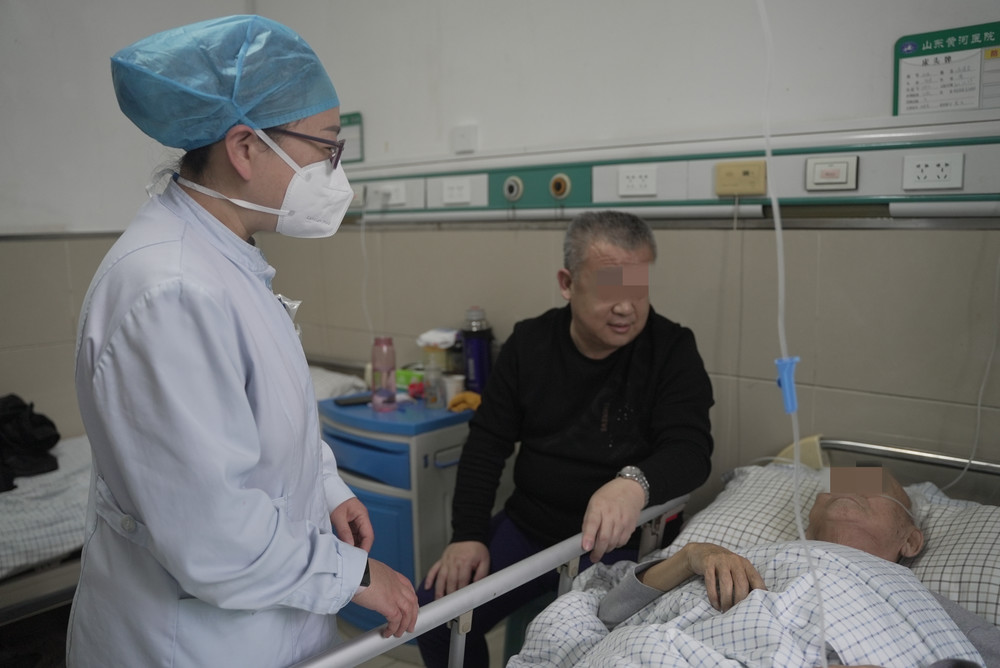 敢打“苦仗硬仗”，全力保障重症患者救治——部分驻济医院一线救治纪实