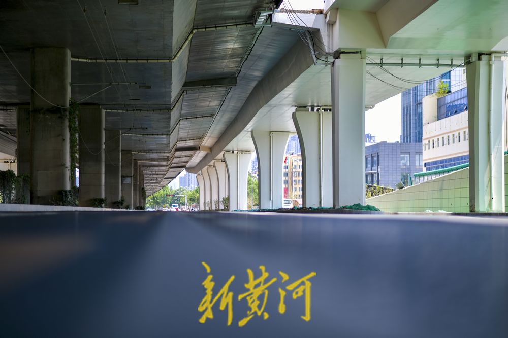 二环东路高架下上新装，双向快车道逐步恢复