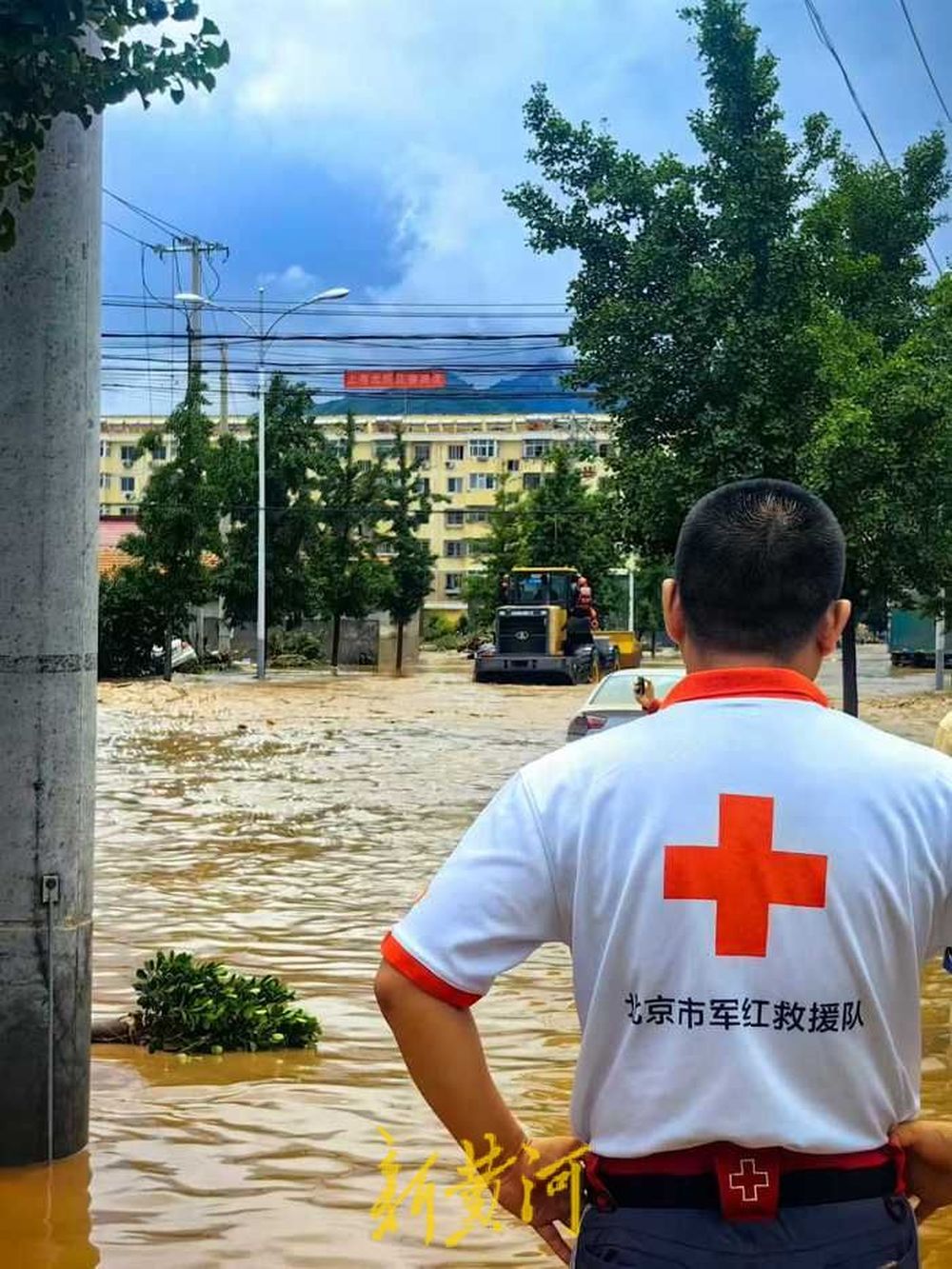 救援持续、人员转移超8万，强降雨考验下的北京