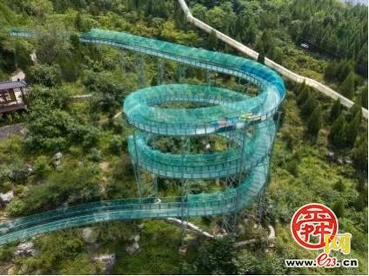 国庆假期秘境石崮寨火爆出圈!石崮寨三娘坐镇才艺大舞台,江湖好戏轮番上演