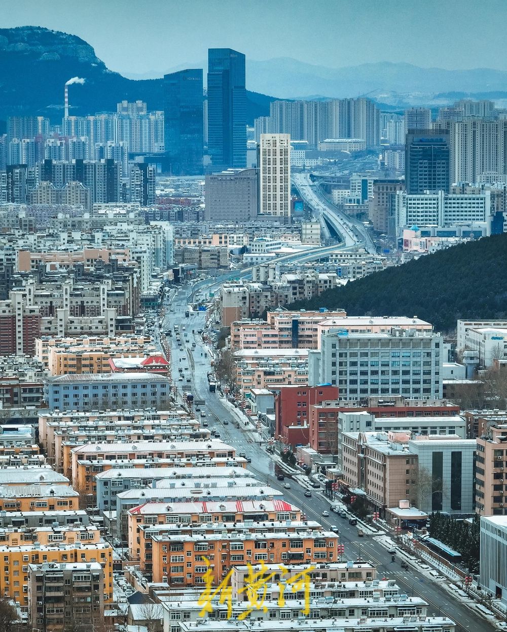 冰雪消融交通畅，无人机瞰城市美景