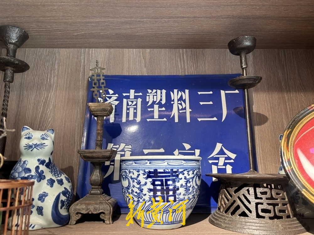 自费建公益收藏馆，他用500余块老门牌号留住济南的街巷记忆