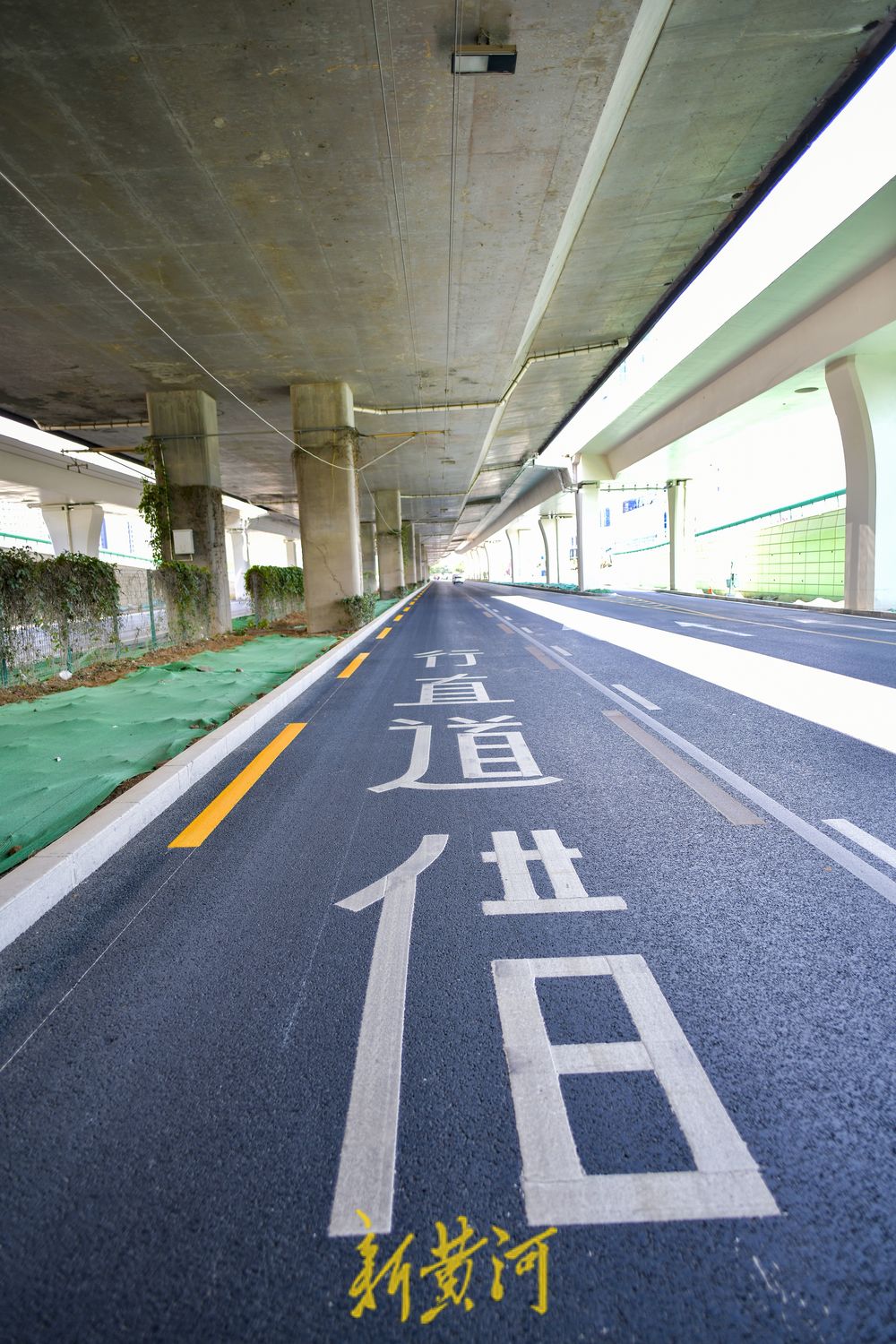 二环东路高架下上新装，双向快车道逐步恢复