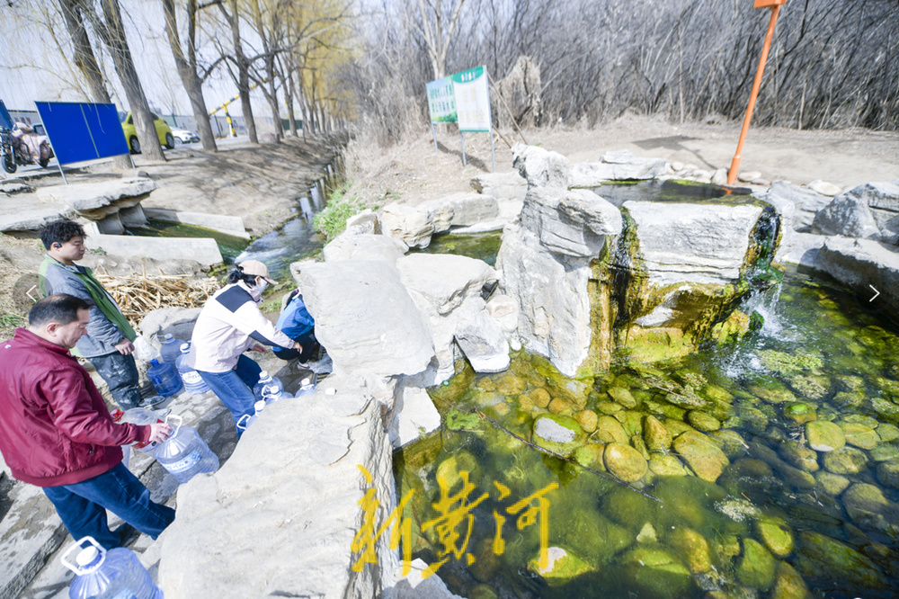 济南东站旁名泉提升 取水点形似“月牙飞瀑”