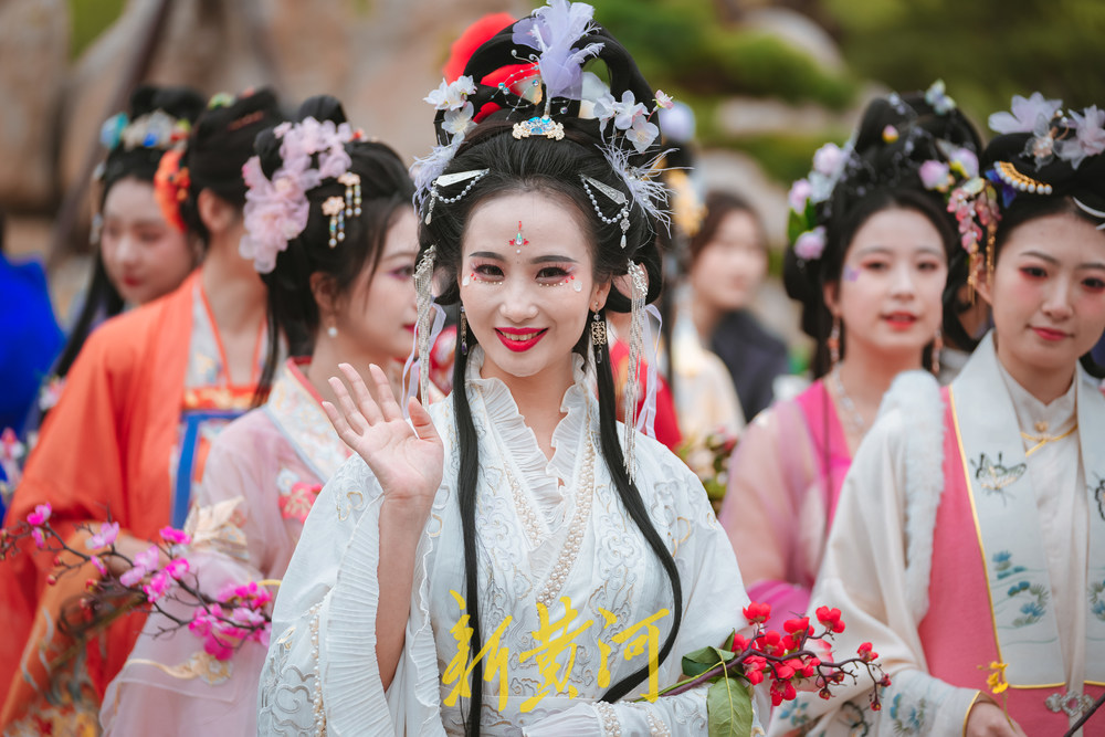 满屏“国潮”范儿！大明湖花朝节靓丽启幕