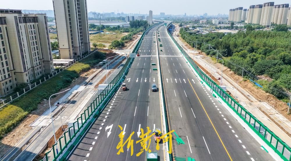 济南工业北路快速路东延初具规模，数公里双向快车道沥青铺设完成