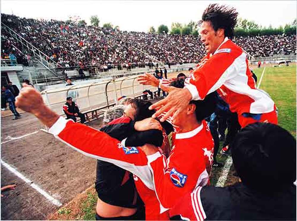 冠军，相约省体！1999年双冠王功勋携手张雪冠军机车队闪耀登场，齐鲁超赛济南赛区仅剩少量余票