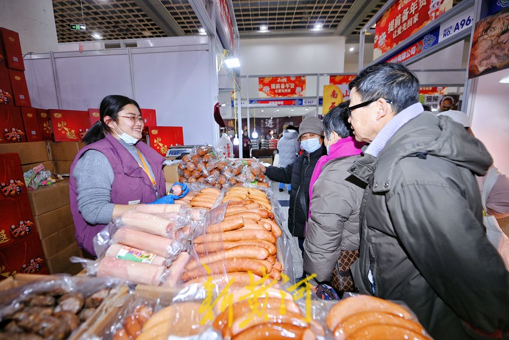 舜耕年货会上年味浓 市民热热闹闹买年货