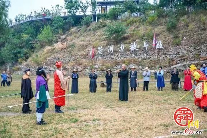 国庆假期秘境石崮寨火爆出圈!石崮寨三娘坐镇才艺大舞台,江湖好戏轮番上演