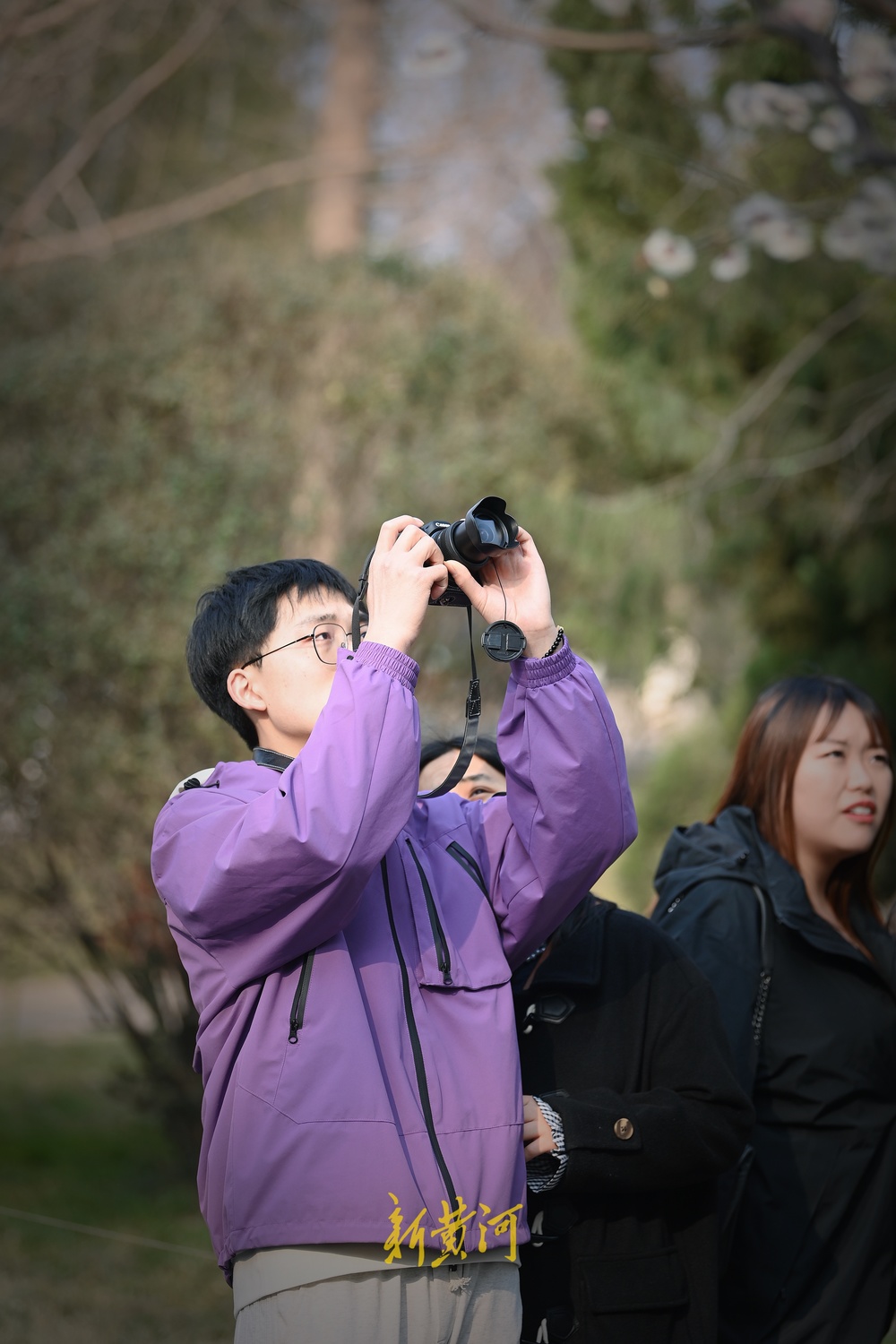 五龙潭公园里，市民游客化身摄影师拍出最美春天
