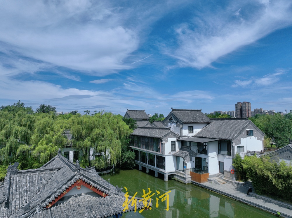 蓝天白云“颜值”爆表，大明湖随手一拍都是自带滤镜的大片