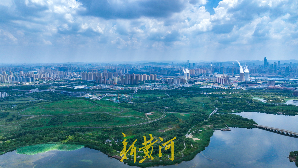 齐烟九点山体披绿，四座山体连片成景