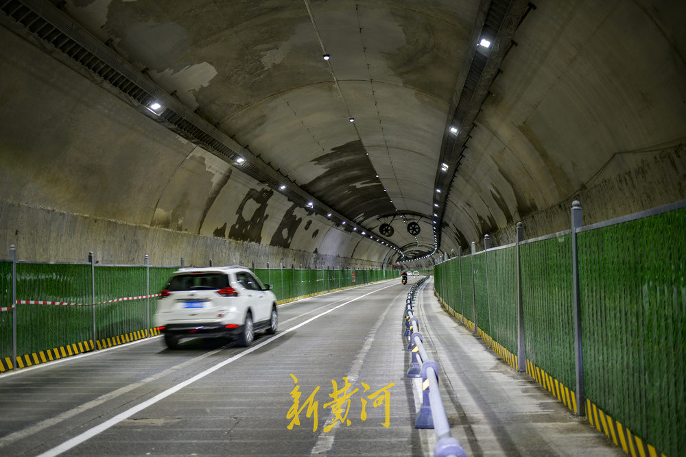 济南开元隧道开始升级改造单向三车道临时变两车道