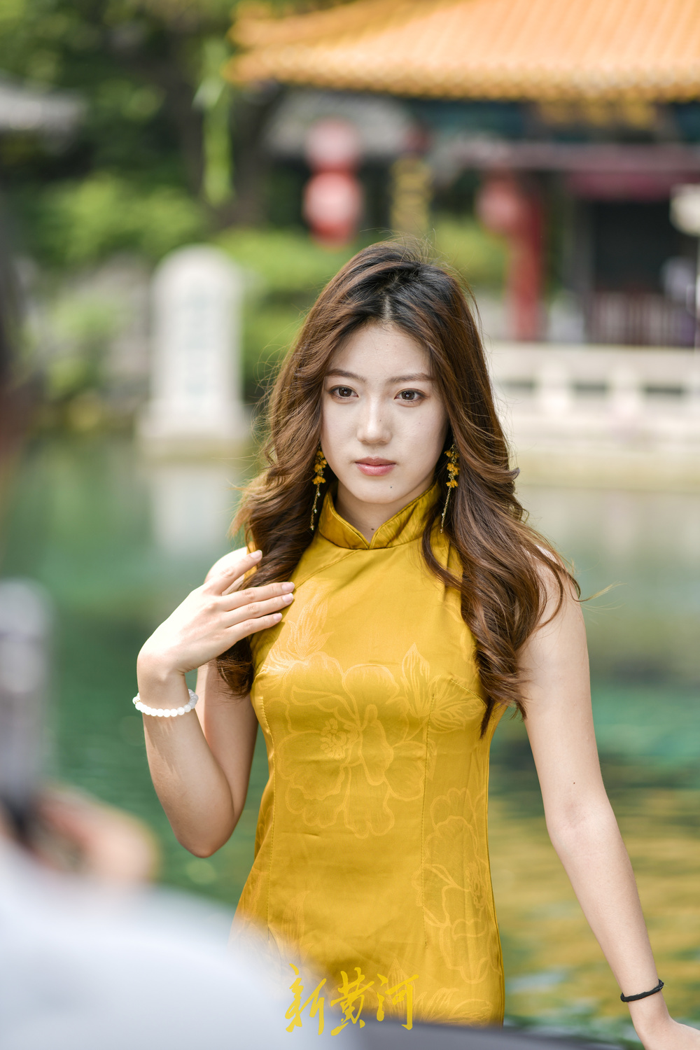 一年四季 泉在济南丨旗袍的风吹到了趵突泉  新中式旅游打卡爆红