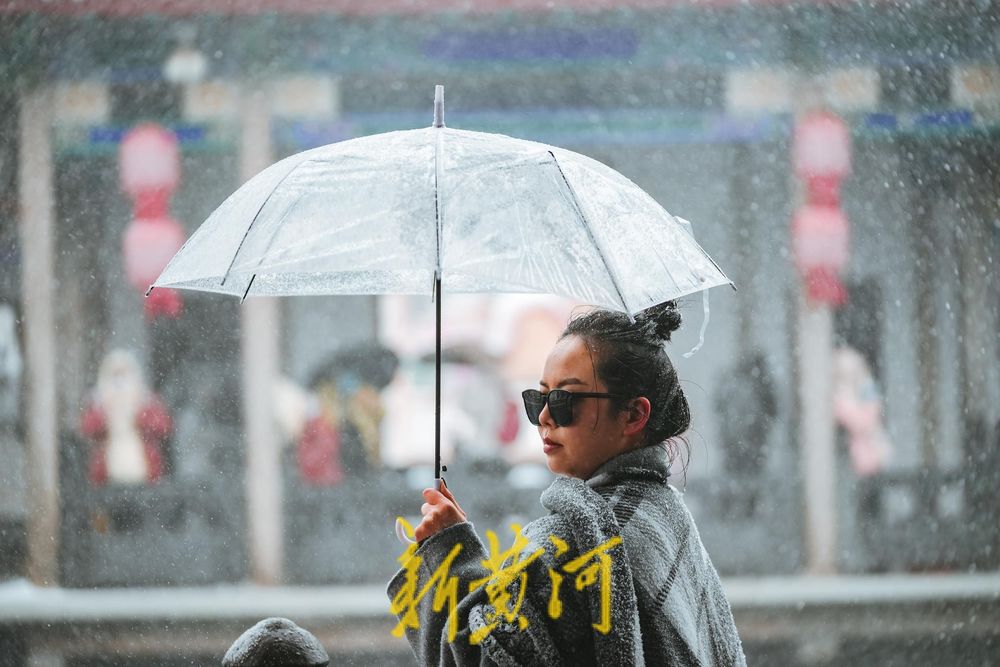 趵突现美景 春雪映泉城