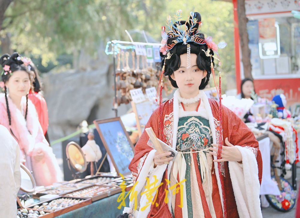 沉浸式感受国风文化，国风市集亮相济南汉服嘉年华