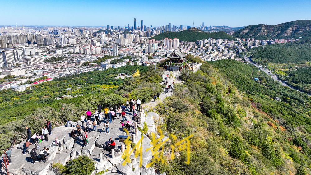冷空气带来通透蓝，济南千佛山上风景独好