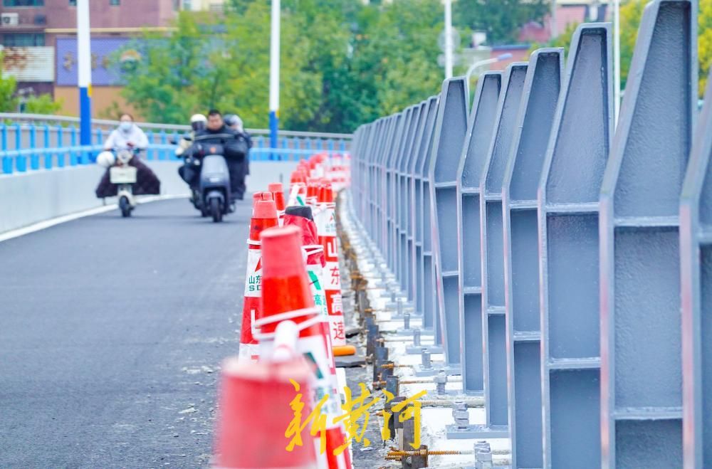 济南纬六路高架护栏上新，全面提升安全防护