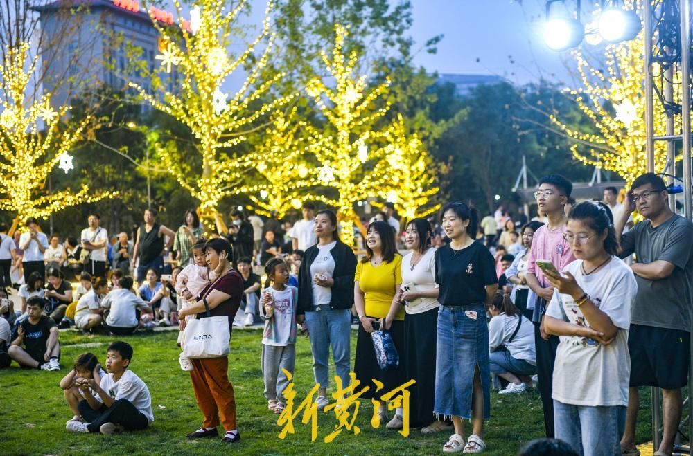 晚风为伴乐动泉城，西客站片区上演端午“晚风音乐会”