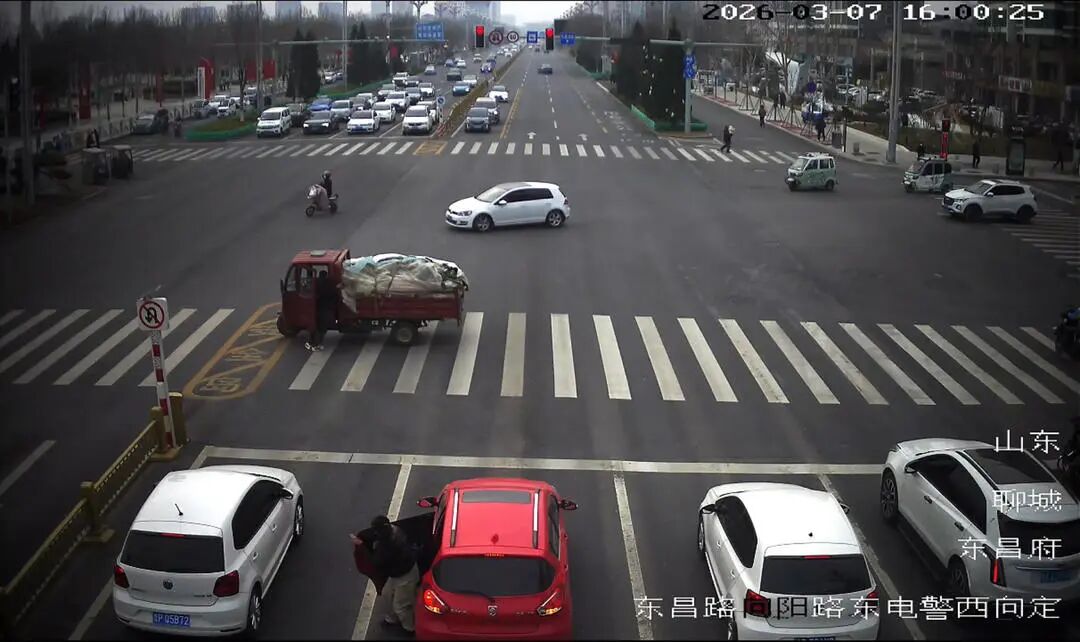 山东聊城“推车姐”,火了!央媒、网友纷纷点赞,当事人回应