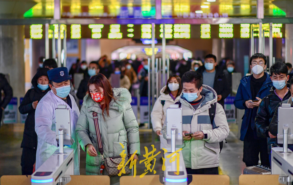 春运开启 济南车站严把出口防疫关