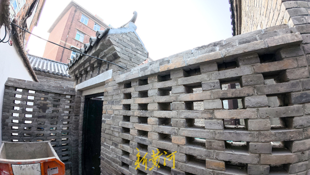 济南后宰门街同元楼饭店修缮 地下泉水暗渠重现天日