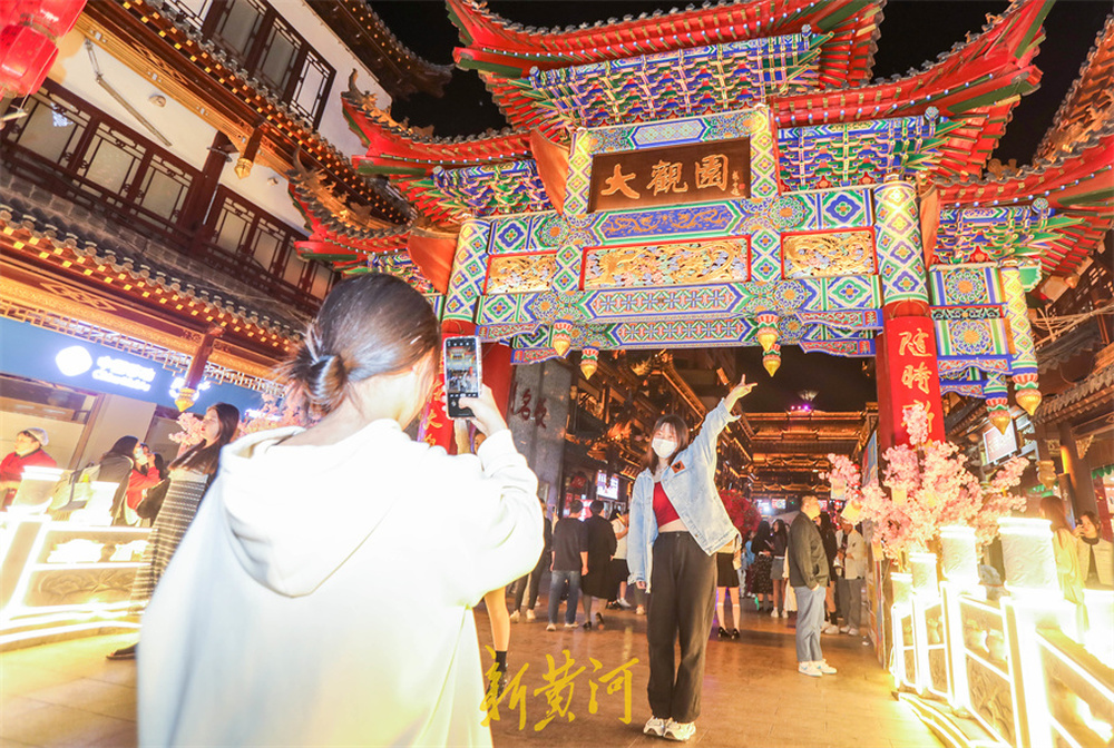 大观园五一成热门打卡地，年轻人组团寻找“老济南的味道”