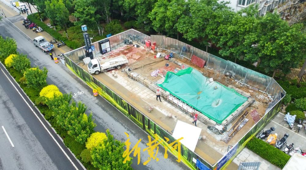 济南地铁3号线孟家庄站出入口改造 将加装遮雨棚解决露天出行难题