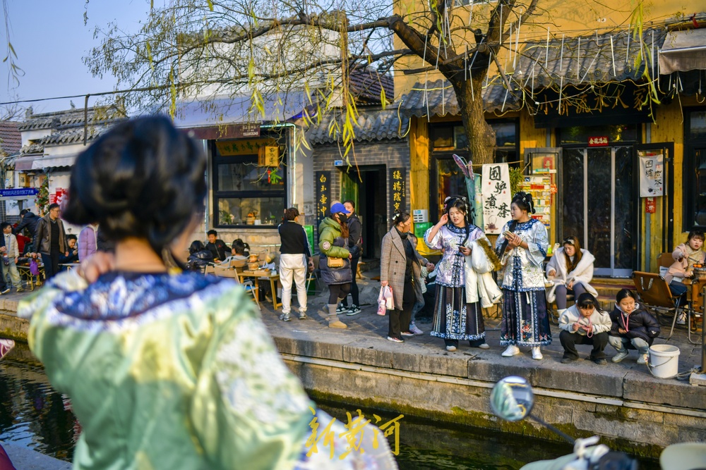 “泉”在济南冬游记｜元旦假期老街游火热，游客沉浸式体验泉城古韵