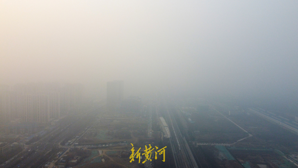 立春后济南首场大雾来袭，百米高空眺望能见度不足3公里