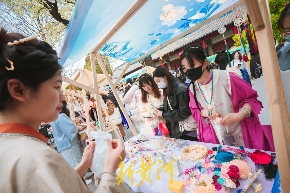 满屏“国潮”范儿！大明湖花朝节靓丽启幕