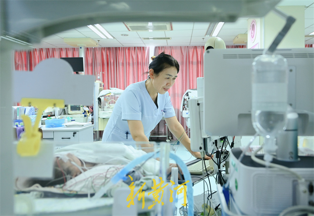 跨年夜，新生儿重症监护室护佑“新生”